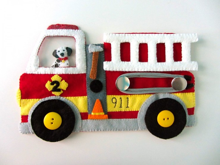Fire truck busy quiet book - free pattern