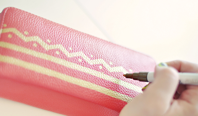 DIY chevron painted leather wallet 6