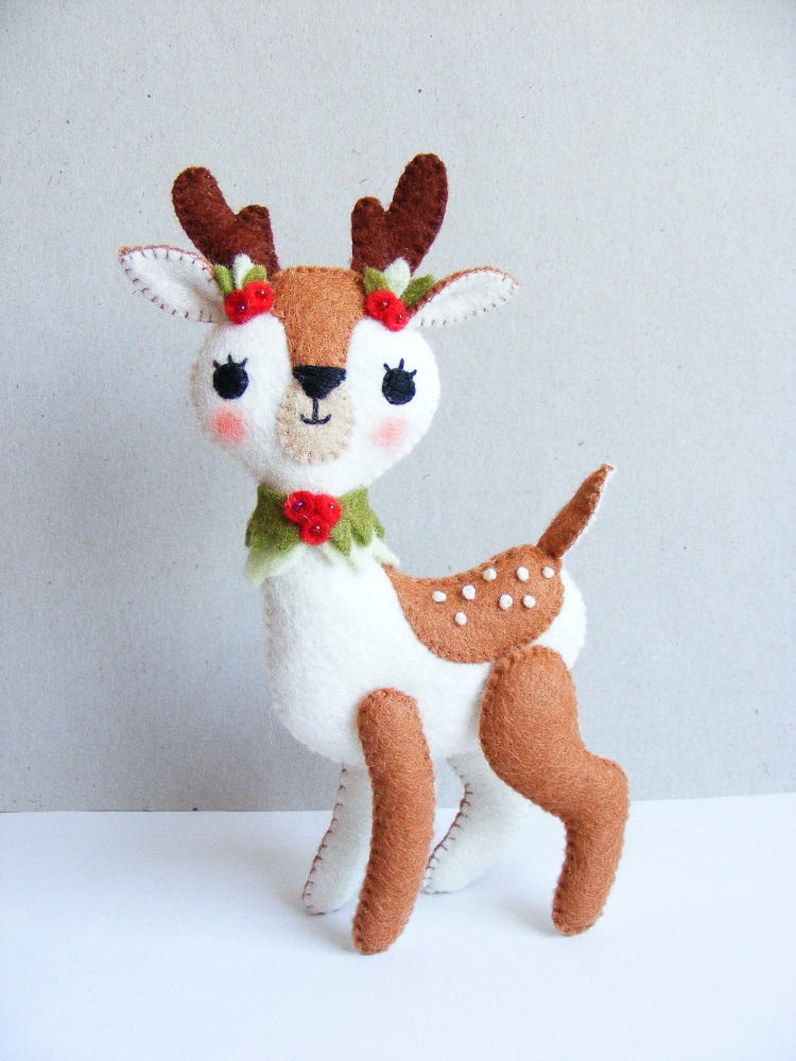 felt deer stuffed animal sewing pattern