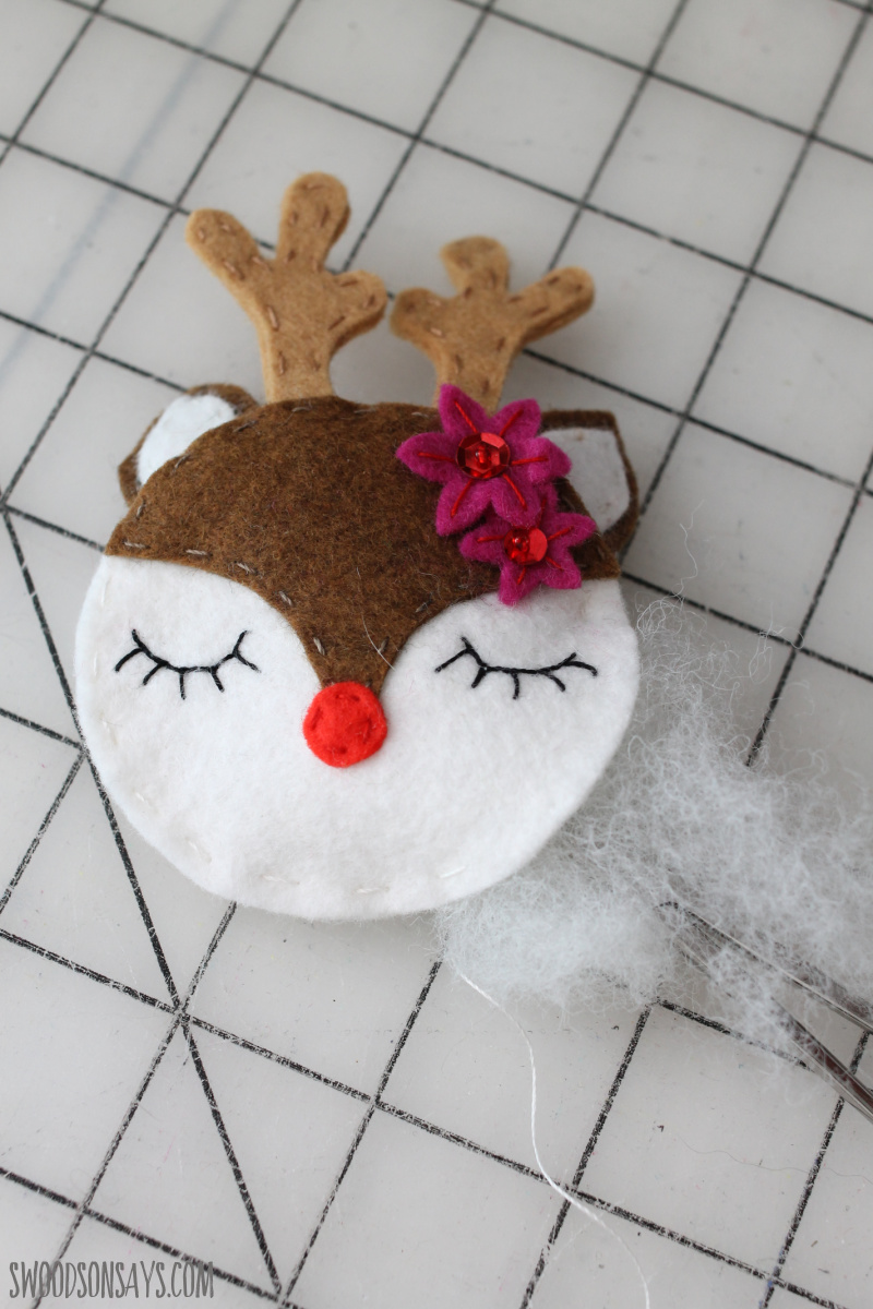 Free felt reindeer ornaments to make